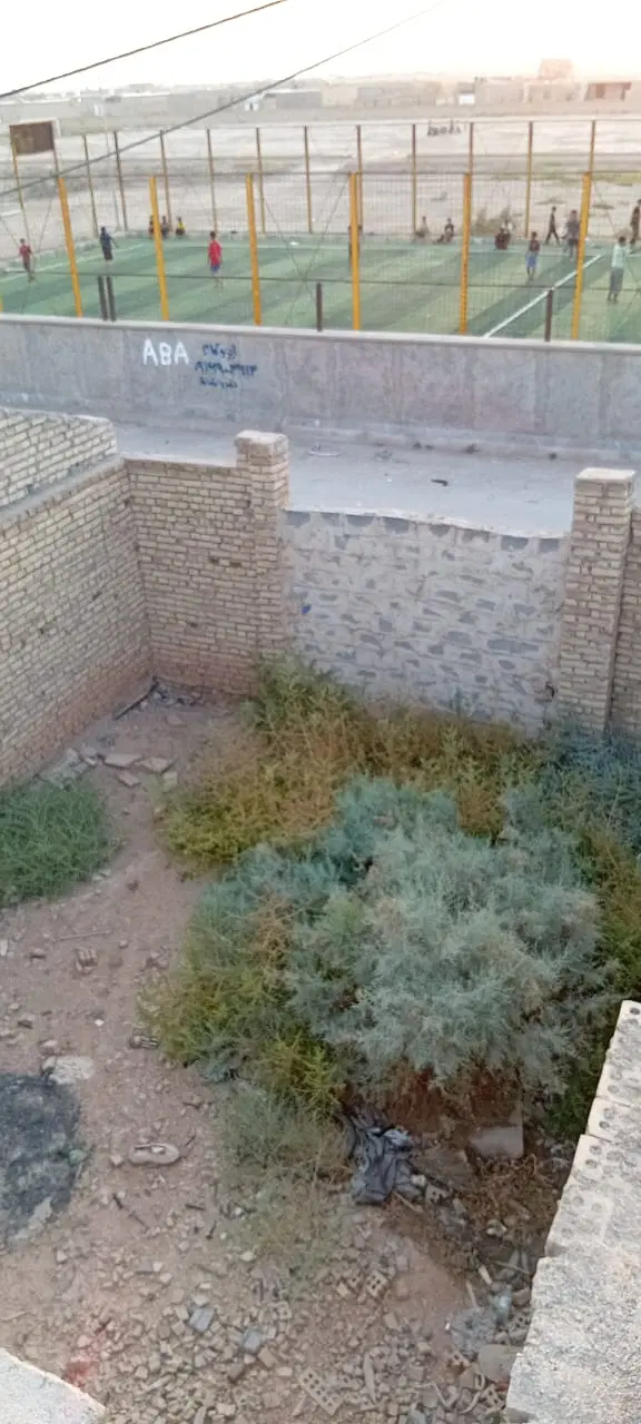 خانه درعین دو دهم غربی جنب ورزشگاه