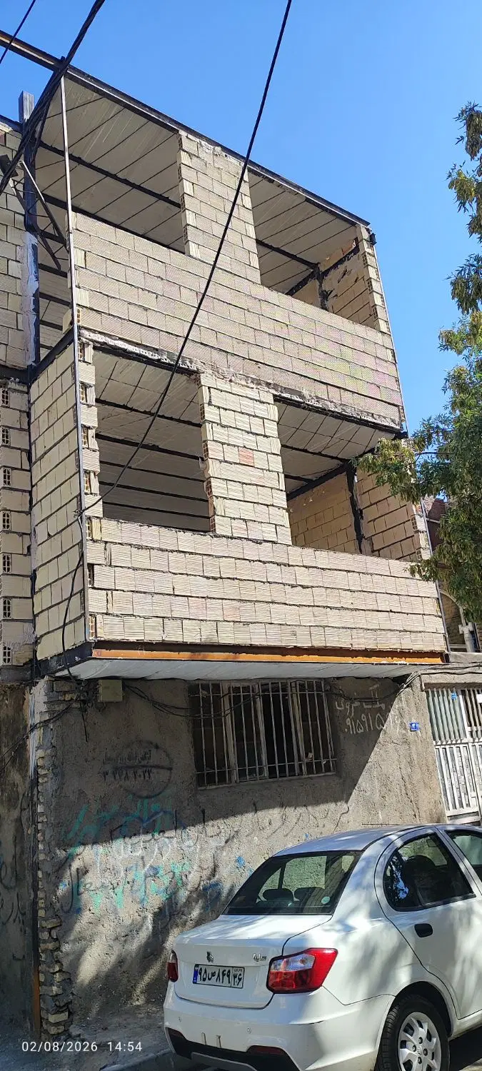 ساختمان نیمه کاره