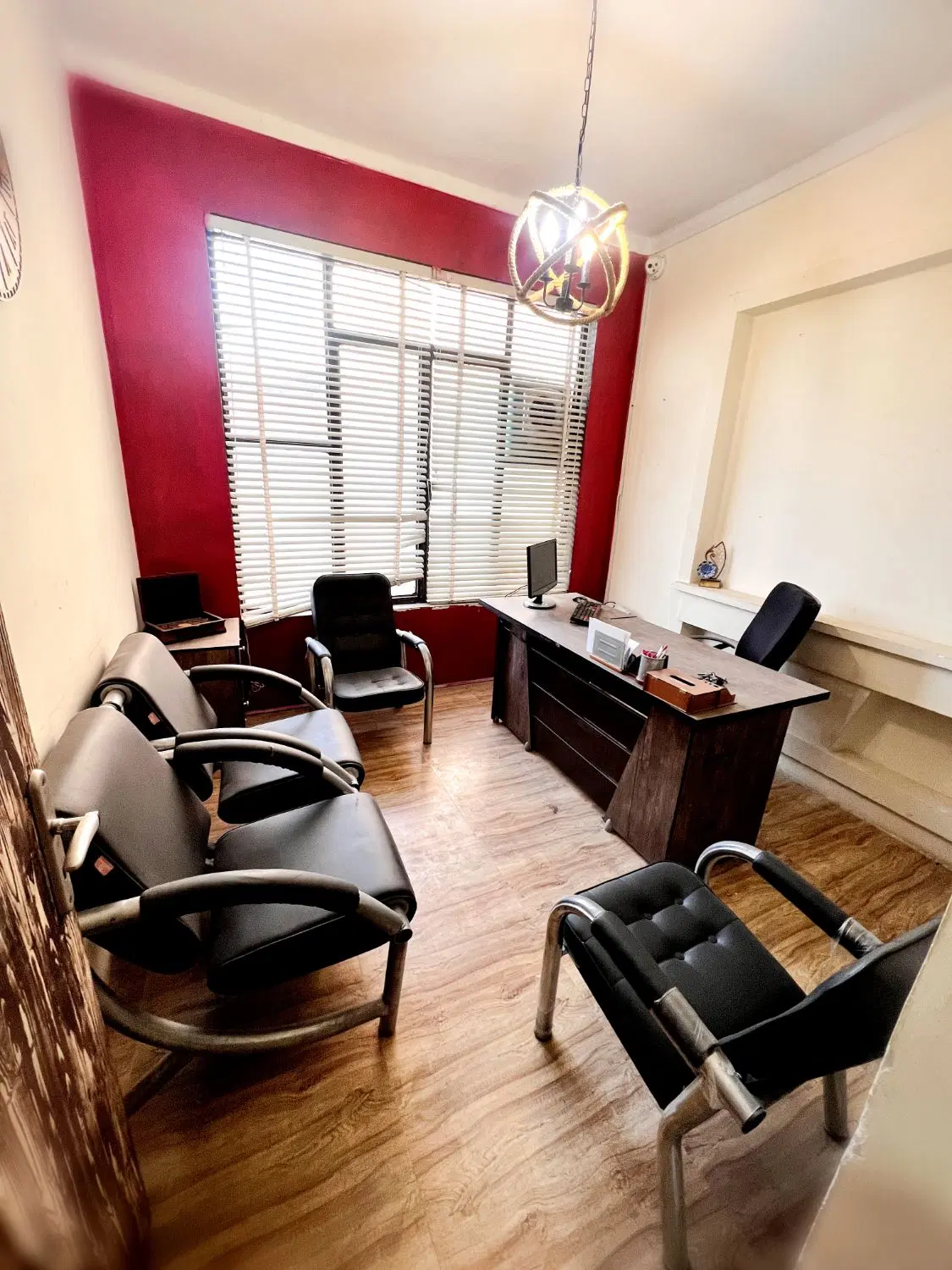 اجاره یک اتاق از دفتر کار با در مرکز شهر