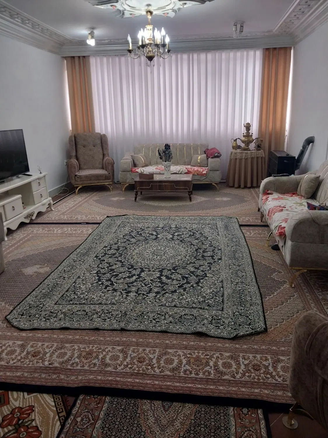 خانه ۳ طبقه با یک باب بهار خواب ومغازه
