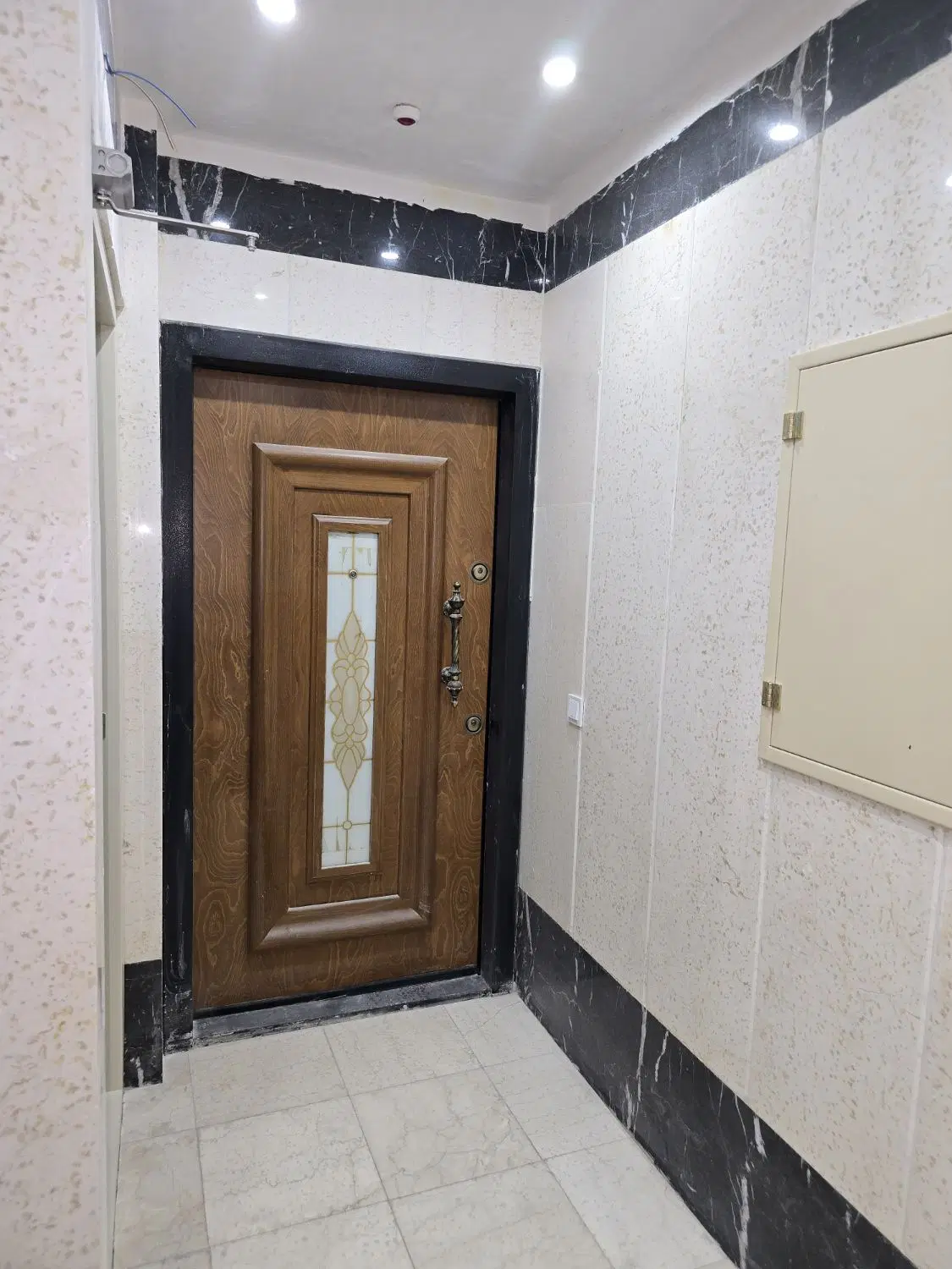 ۸۰متر ۲خواب نوساز کلید نخورده خ شاپور تختی