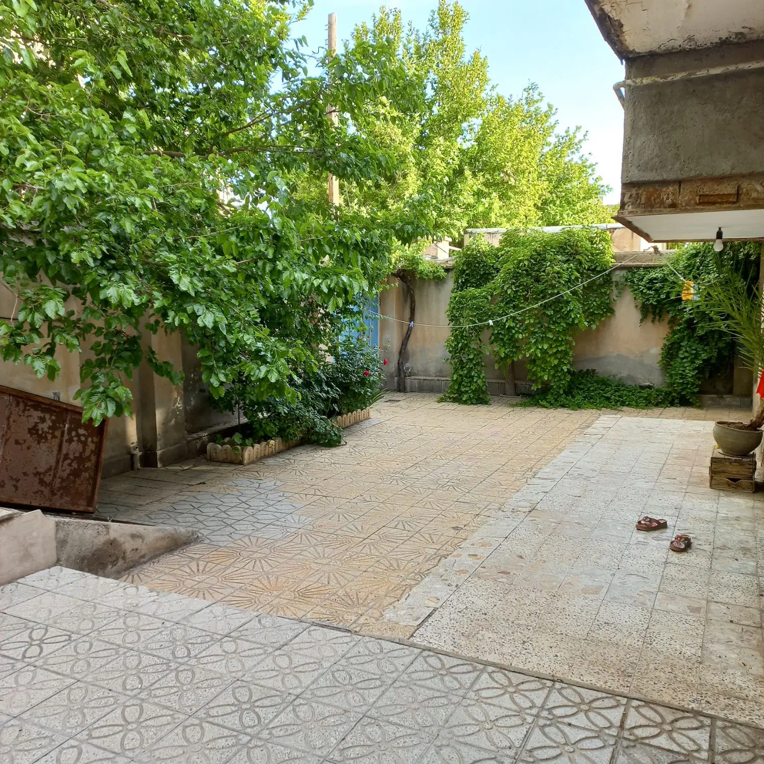خانه ویلایی،حیاط‌دار ۳۳۰ متر
