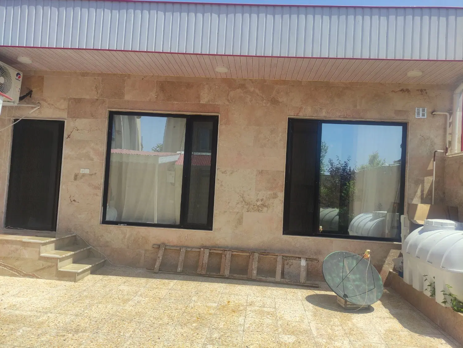 خانه نقلی حیاط دار در دل شهر کوچصفهان