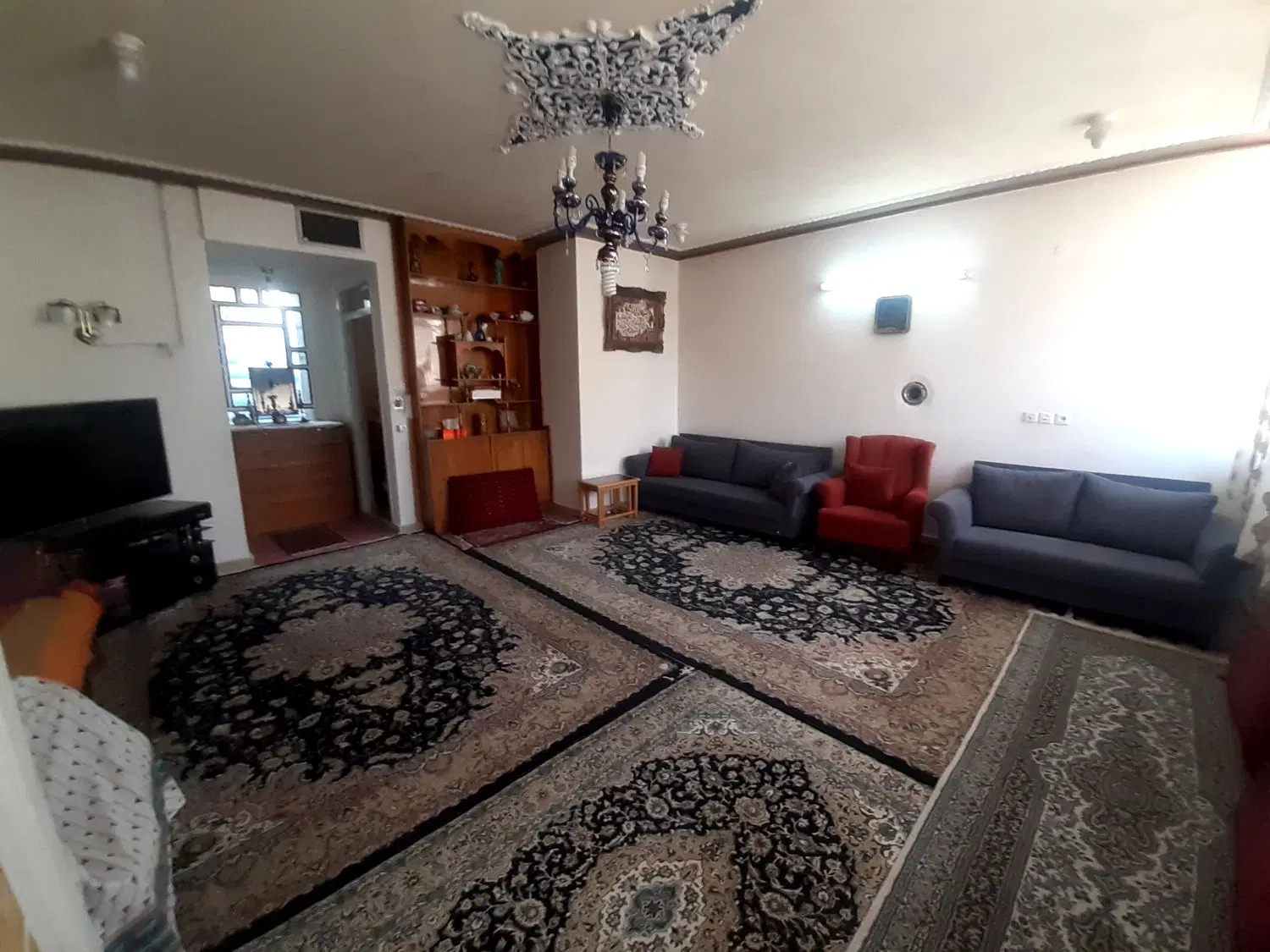 سوییت ویلایی با پارکنیگ روبه روی بازار کرمانشاه