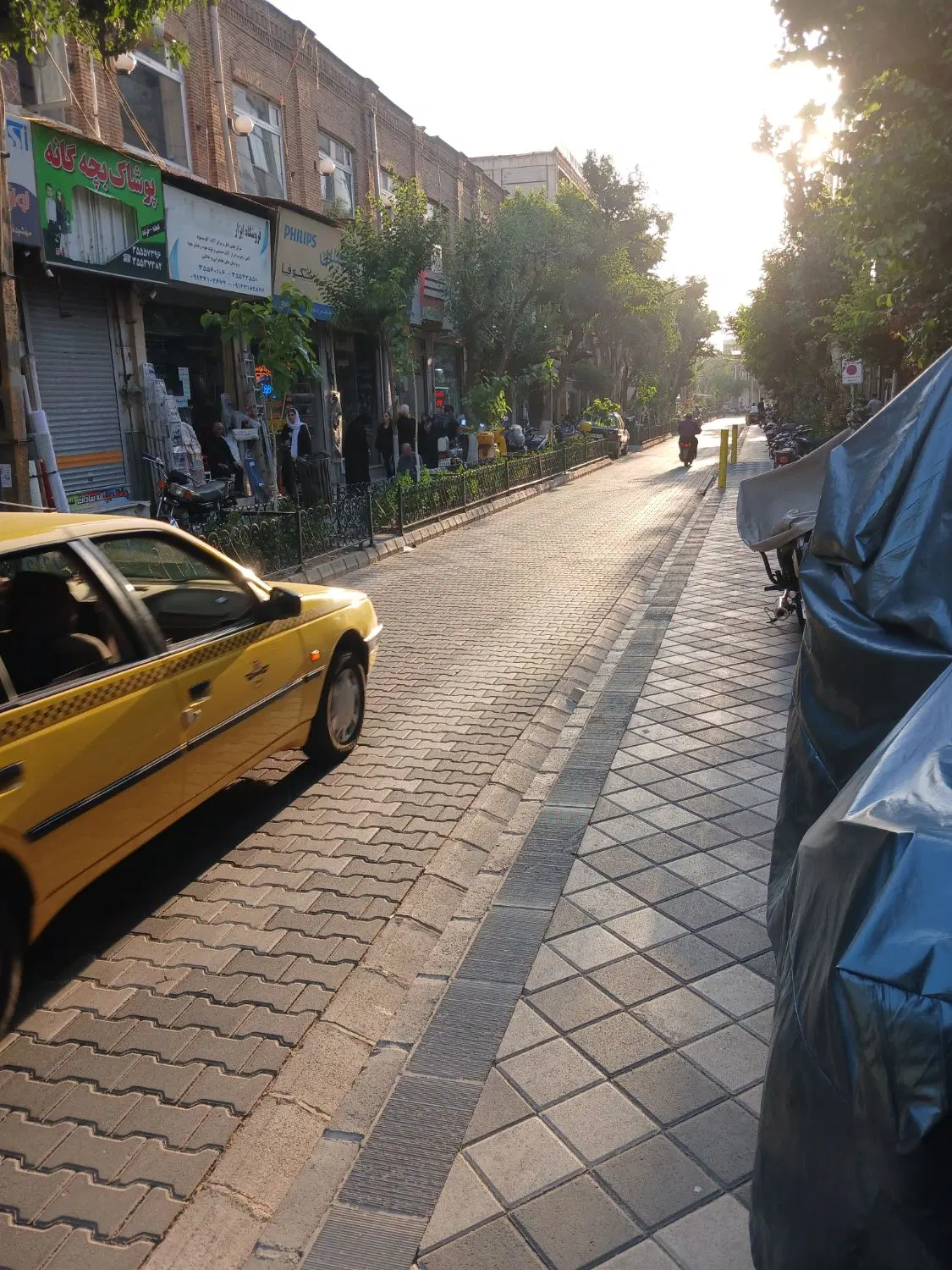 فروش مغازه در سنگ فرش تربیت غربی