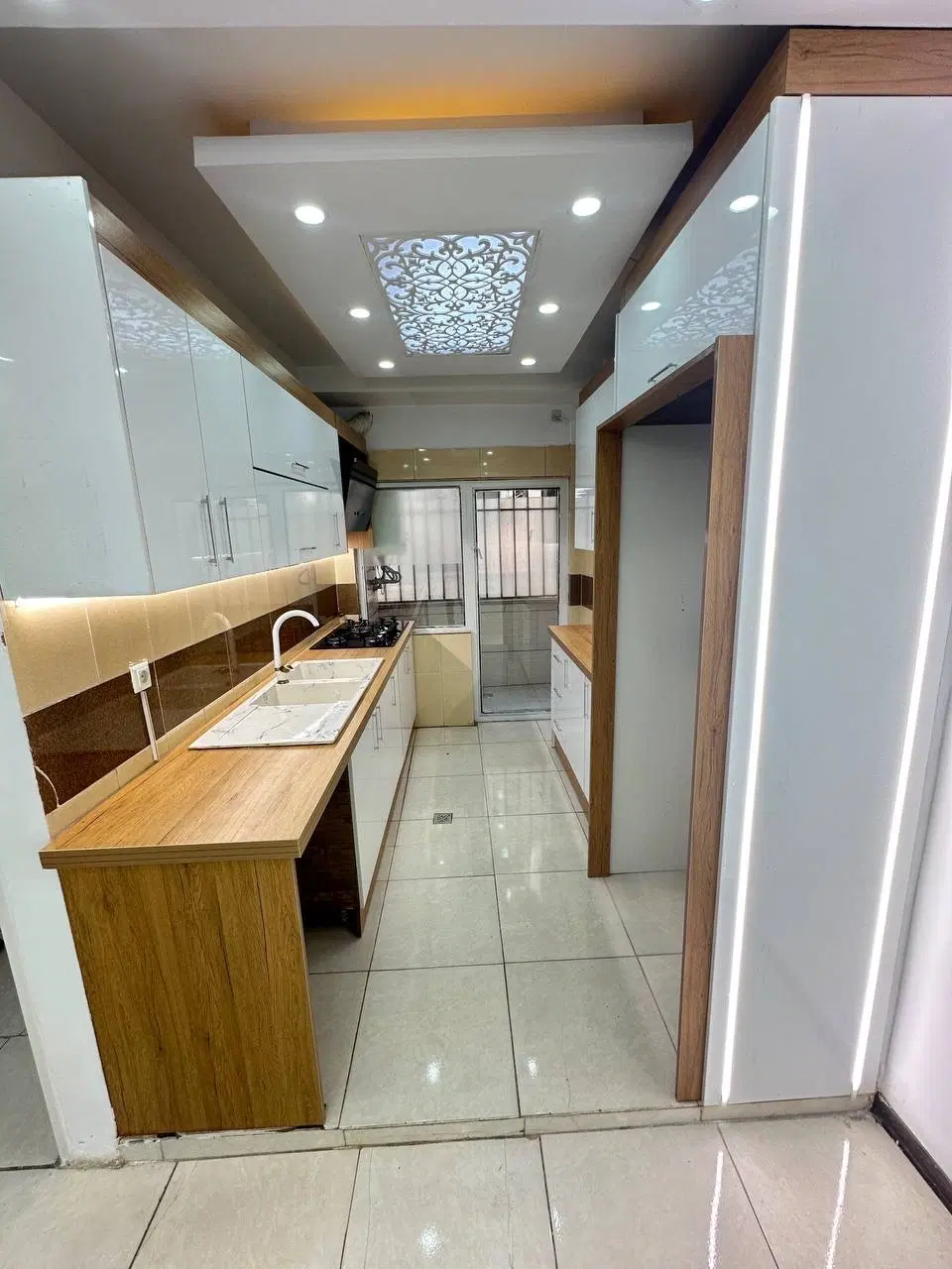 ۴۸متر_معماری‌مربعی_سندتک_پارکینگ‌سندی_