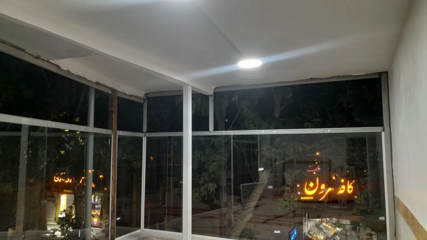 اجاره یک مغازه تجاری در بهترین نقطه ی شهر