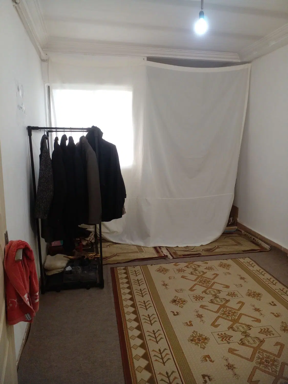 یک واحد مسکونی آپارتمانی