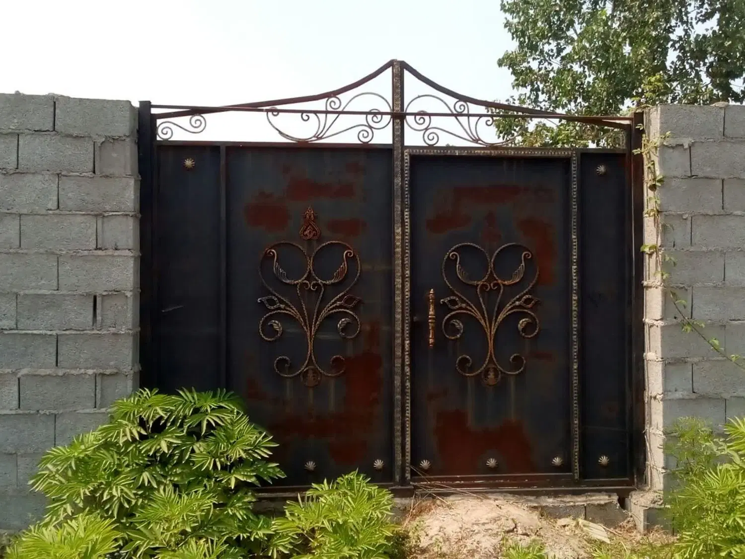 ملک شخصی هست، زمین مسکونی چهار دیواری