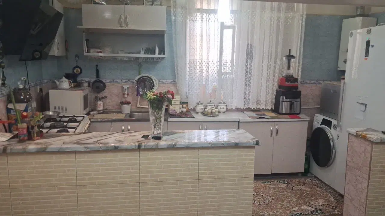 ۴۲متری  طبقه دوم بازرگان
