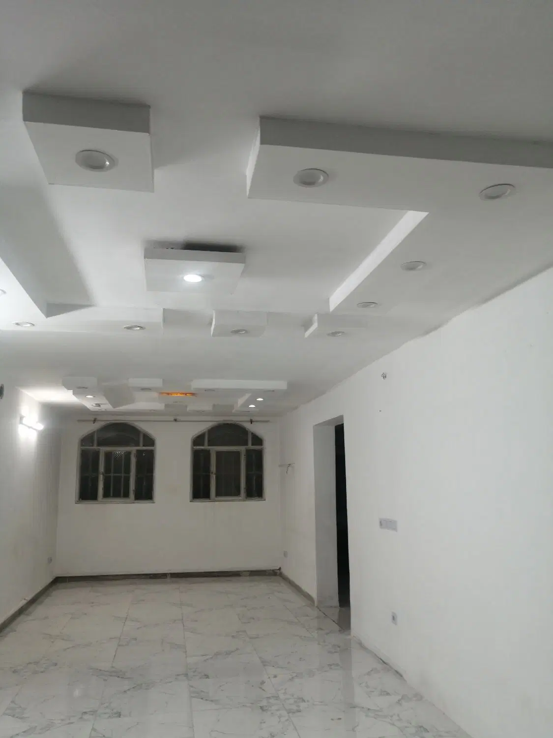 120متری حصارک بالا خ رجایی گلستانک دربستی حیاط دار