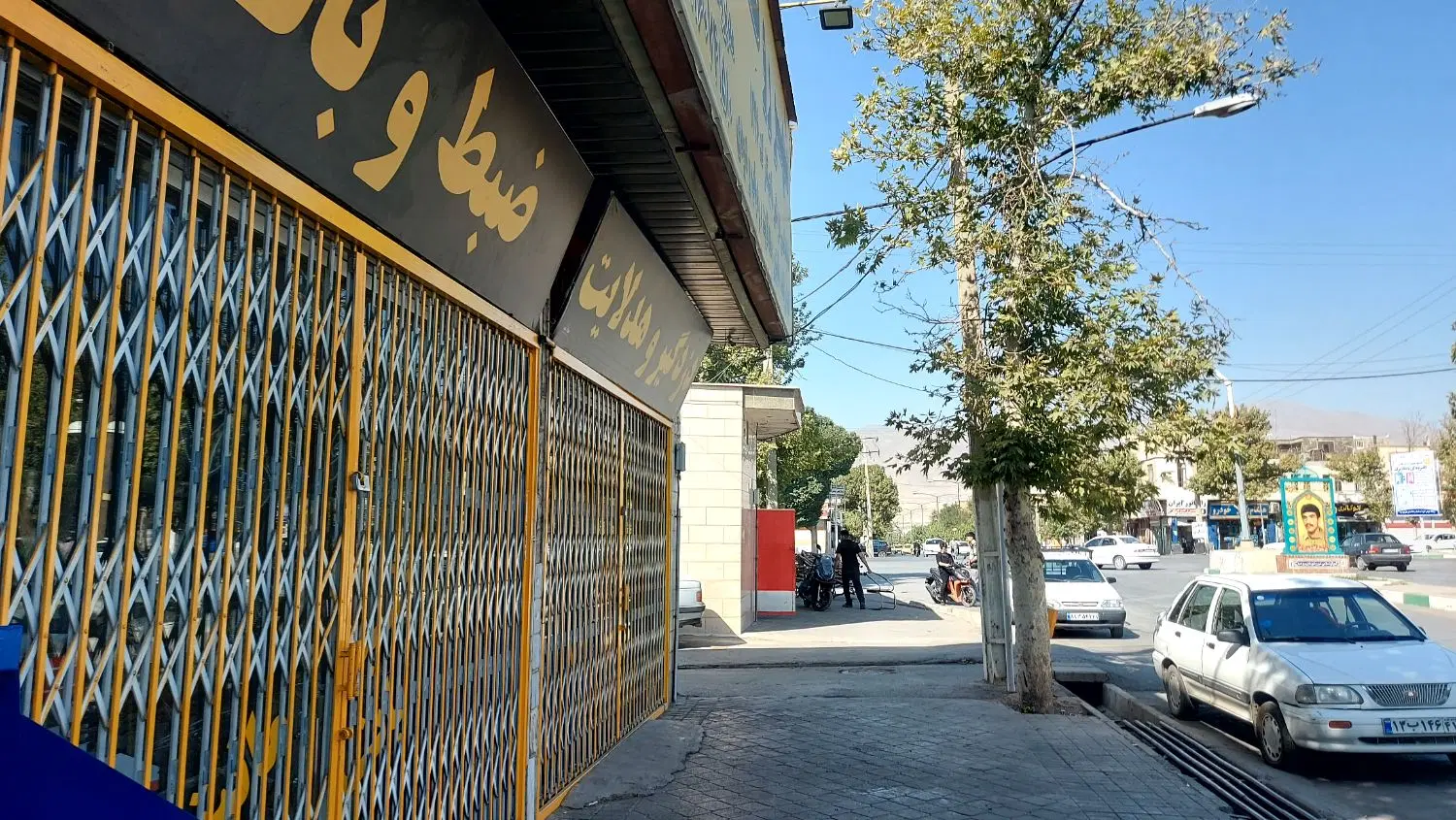 مغازه تجاری چهار راه سپاه دو نبش