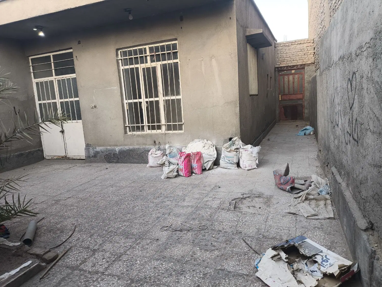 فروش یک باب منزل مسکونی