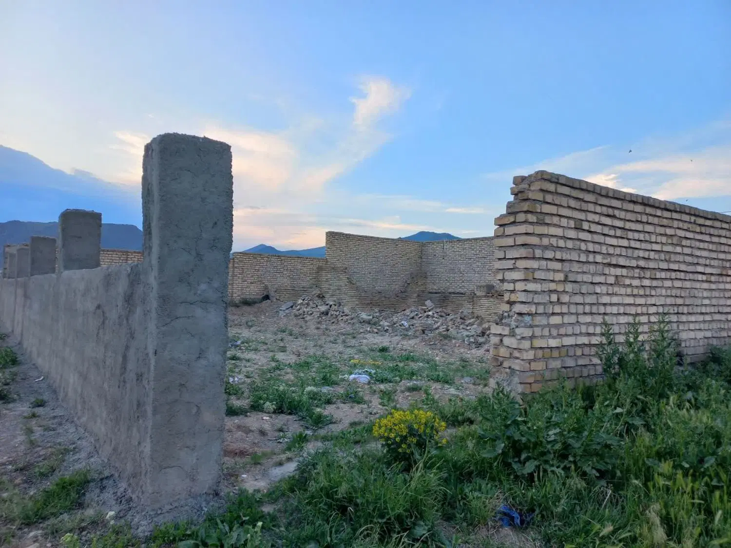 400متر چاردیواری دواسب