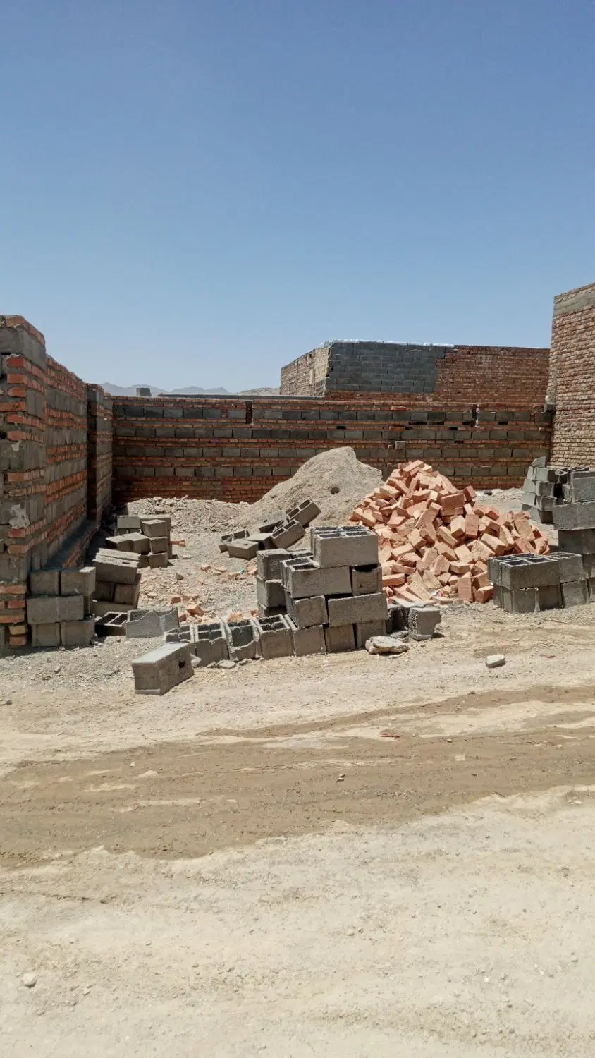 زمین ۱۲۰ متر با یک خانه