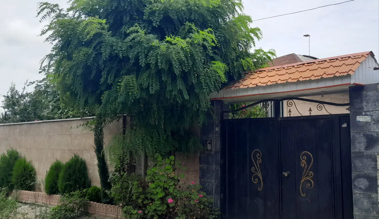 فروش ویلا ۳۰۰ متر زمین ۱۰۰ متر بنا ق ۸ میلیارد