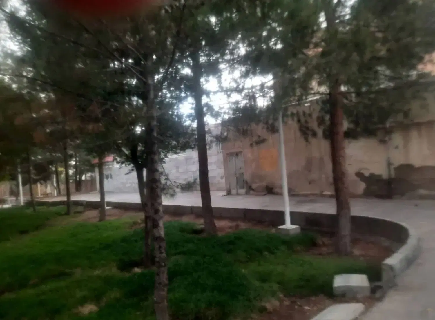 منزل ویلایی ۱۳۰ متر خ کمال دربست