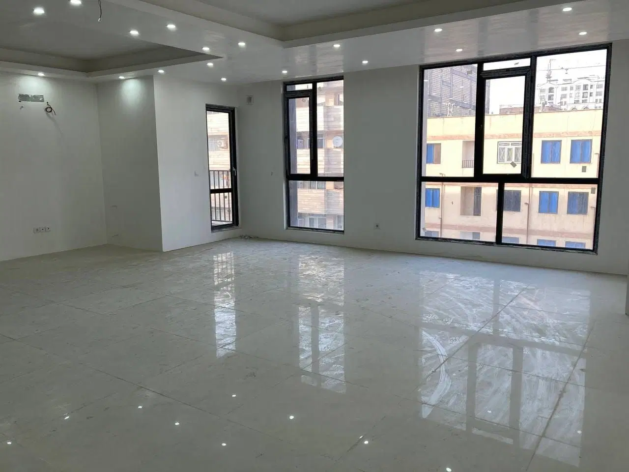 آپارتمان_۱۷۰متری_کم واحد