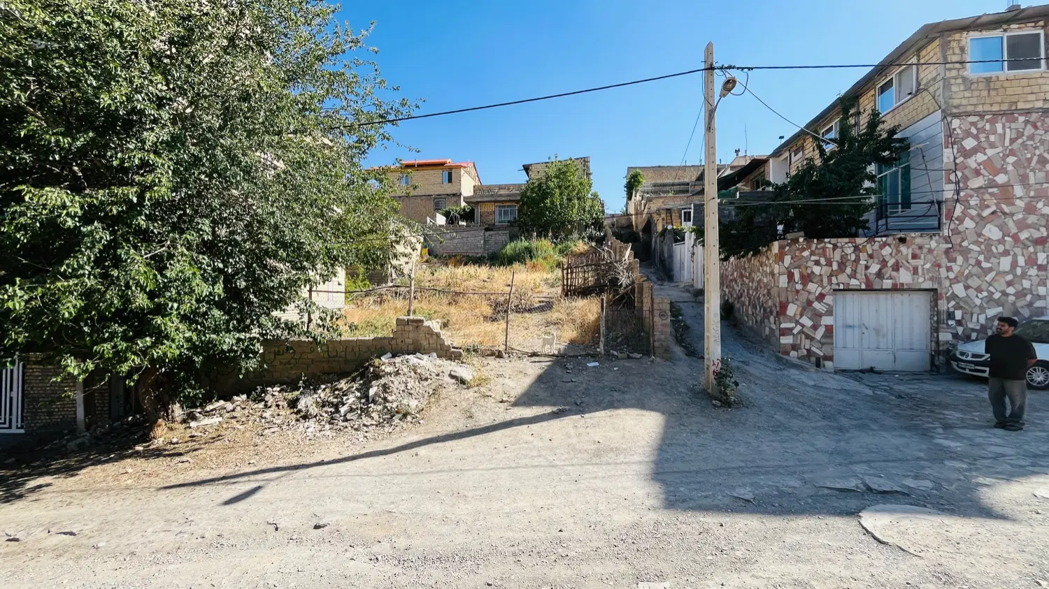 زمین ۴۰۰ متری بررودخانه سامان