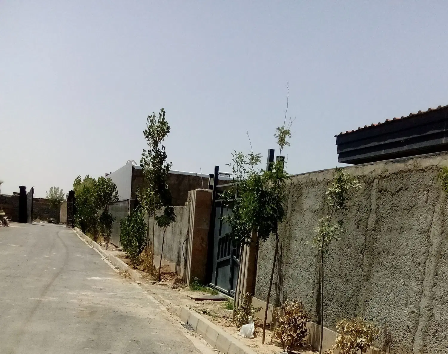 زمین چهار دیواری