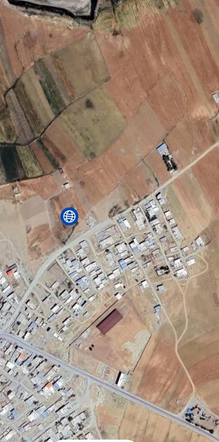 ۱۵۰متر زمین سرتخته روبروی گلبرگ۳ زیر جاده