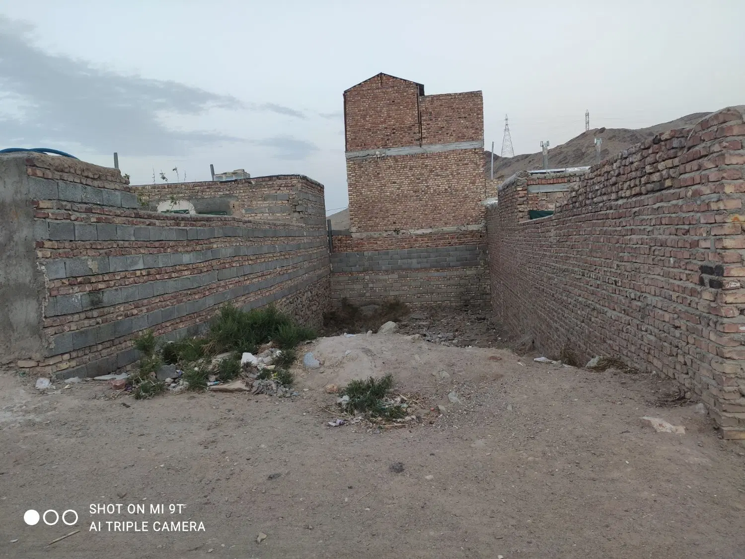 زمین 100 متری پوگی