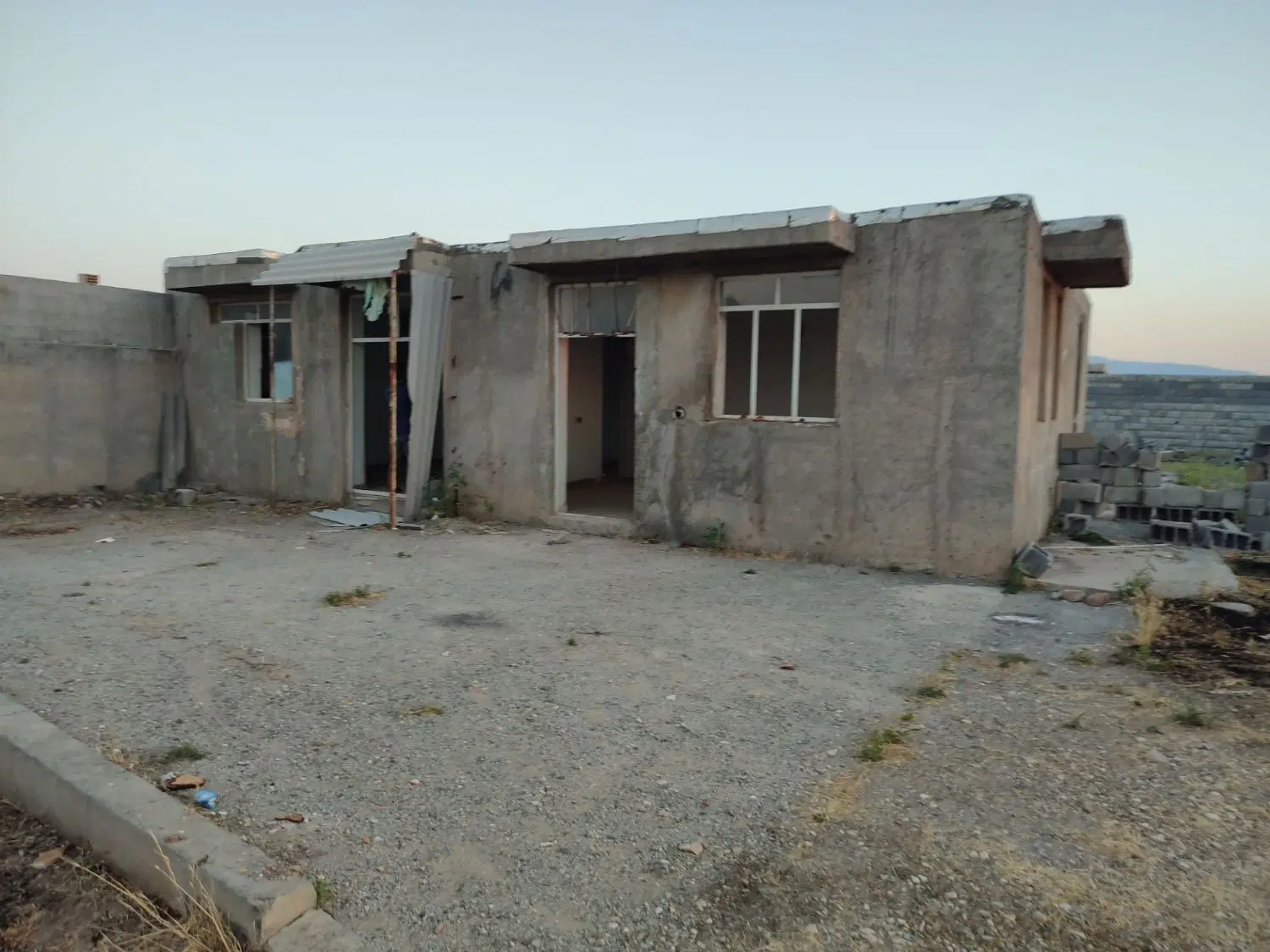 زمین ماهیدشت