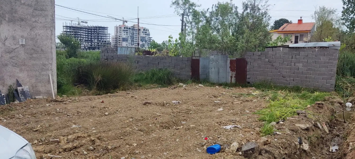 فروش زمین مسکونی نزدیک خیابان اصلی