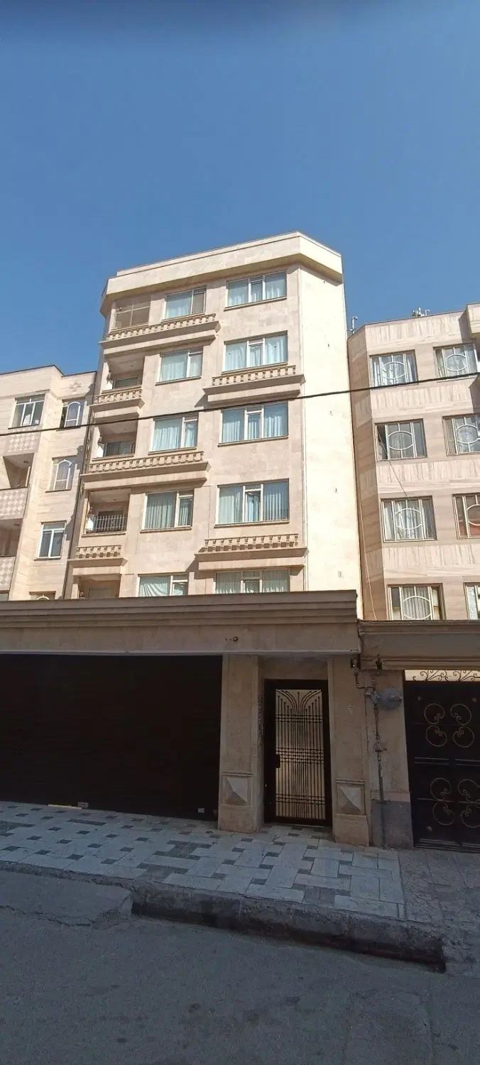 آپارتمان ۱۴۰ متر ، ۳ خواب ، چهارراه ورزش