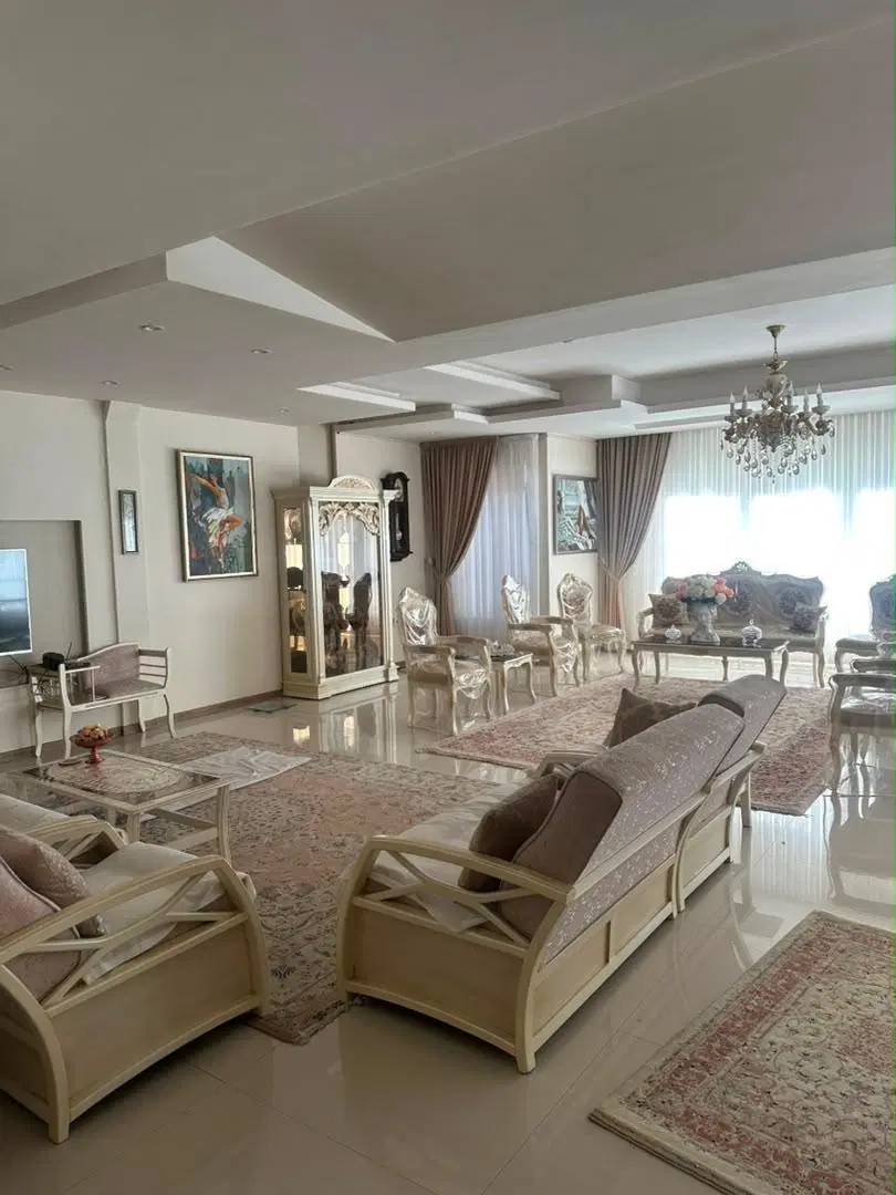 خ بابک ، ۱۸۵ متری سه خوابه ،دونبش،  فول امکانات