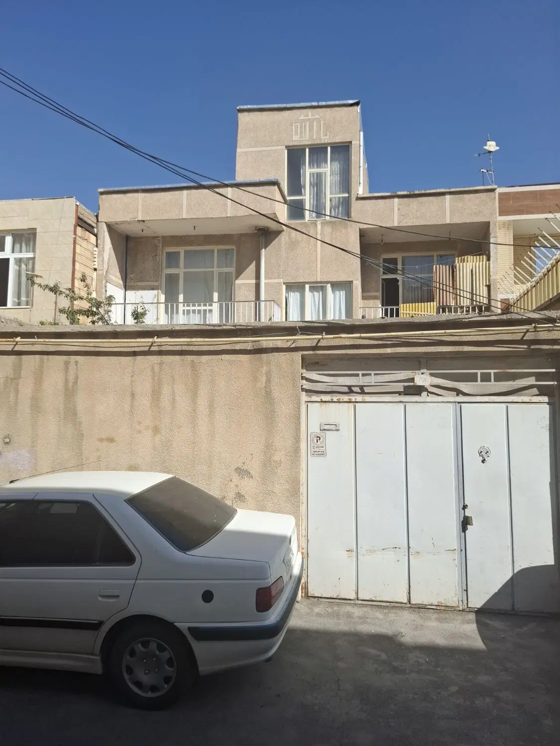 خانه حیاط دار ۲ طبقه