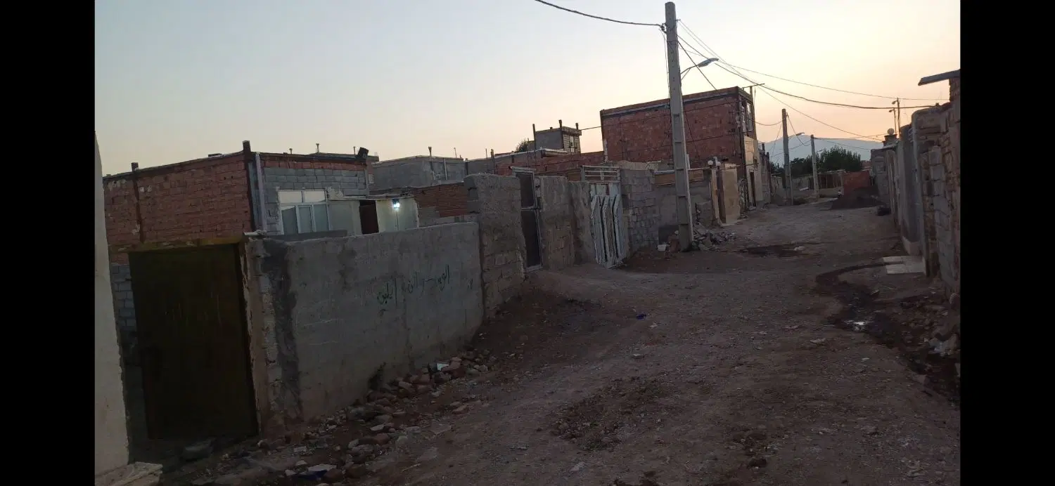 زمبن ۱۰۰متری همراه مغازه