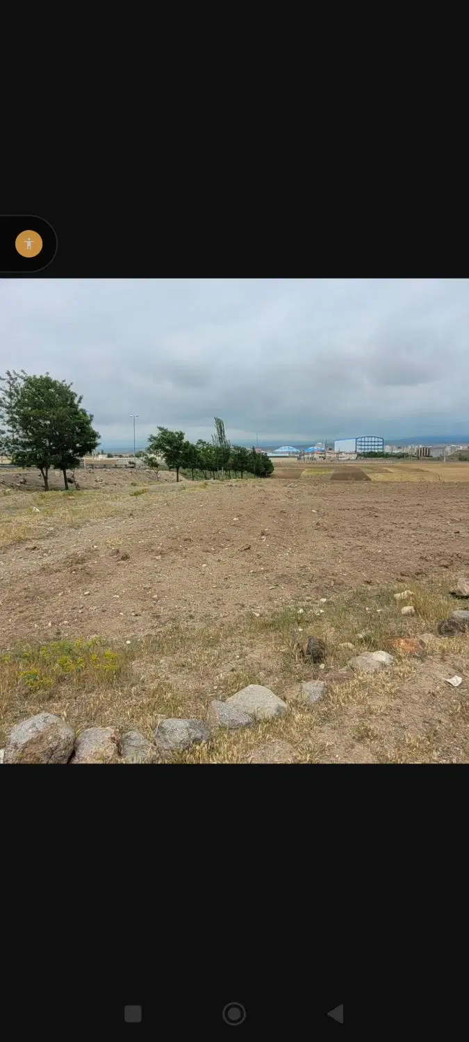 زمین مزروعی  در ورودی سرعین بر جاده