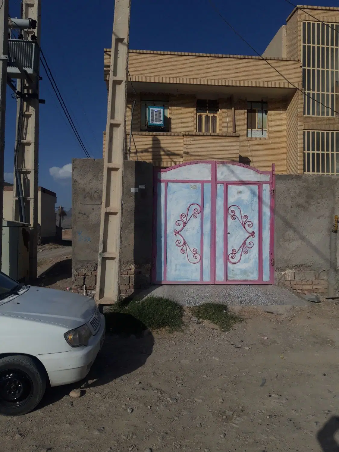 خانه اجاره ای طبقه همکف راه جدا دارای حیاط ماشین ر