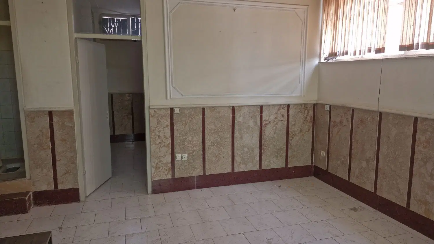 آپارتمان بر خیابان اصلی گذرنامه