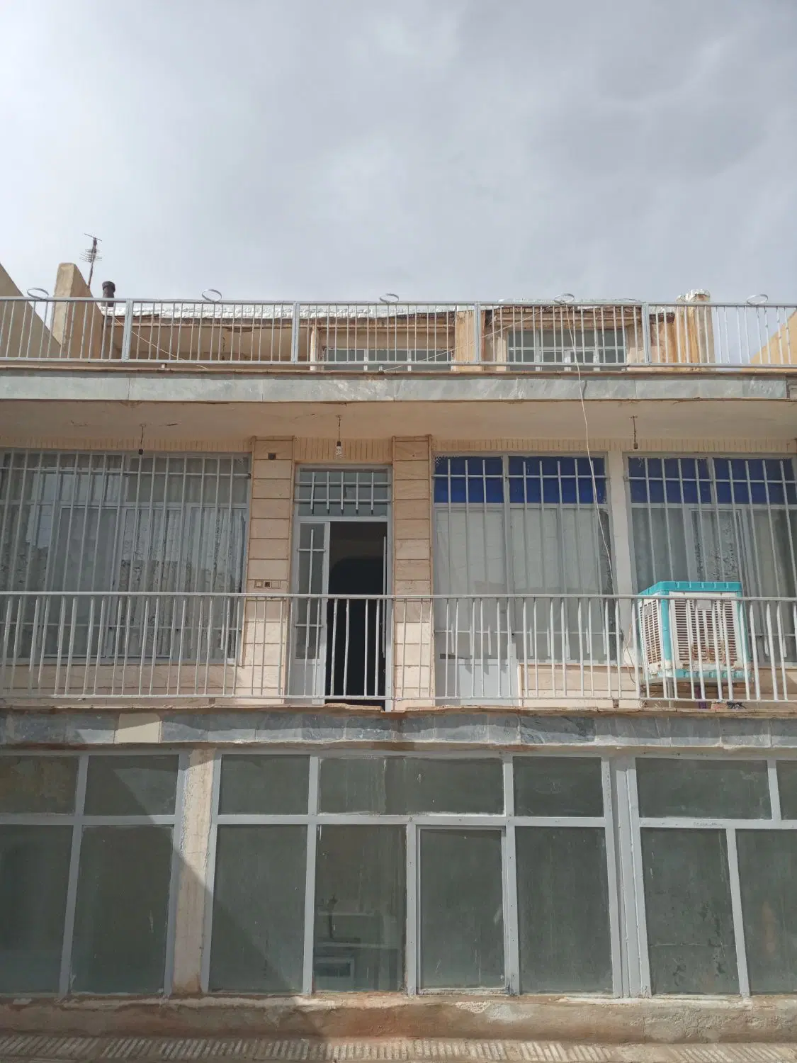 خانه ویلایی  سه طبقه