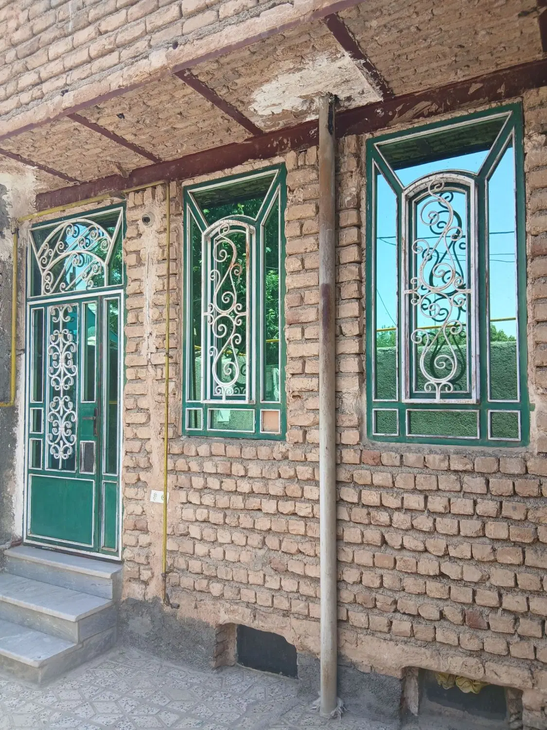 یه باب خانه واسه رهن واجاره همکف