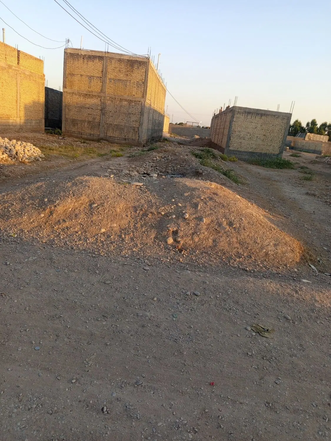 فروش فوری زمین سر جاده اصلی