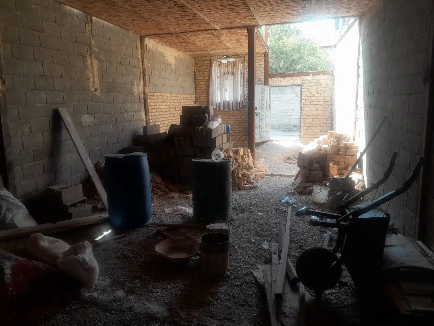 خانه نیمه کاره در رباط‌کریم