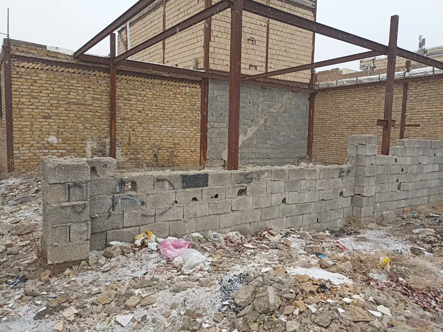 زمین 72 متری