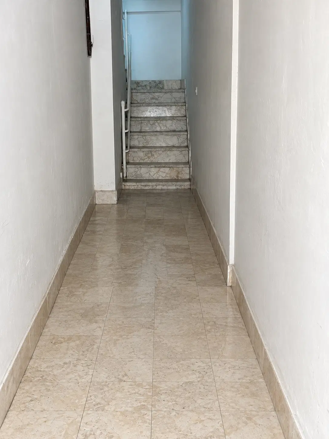 ۱۰۰ متر دوخوابه طبقه دوم  تراس
