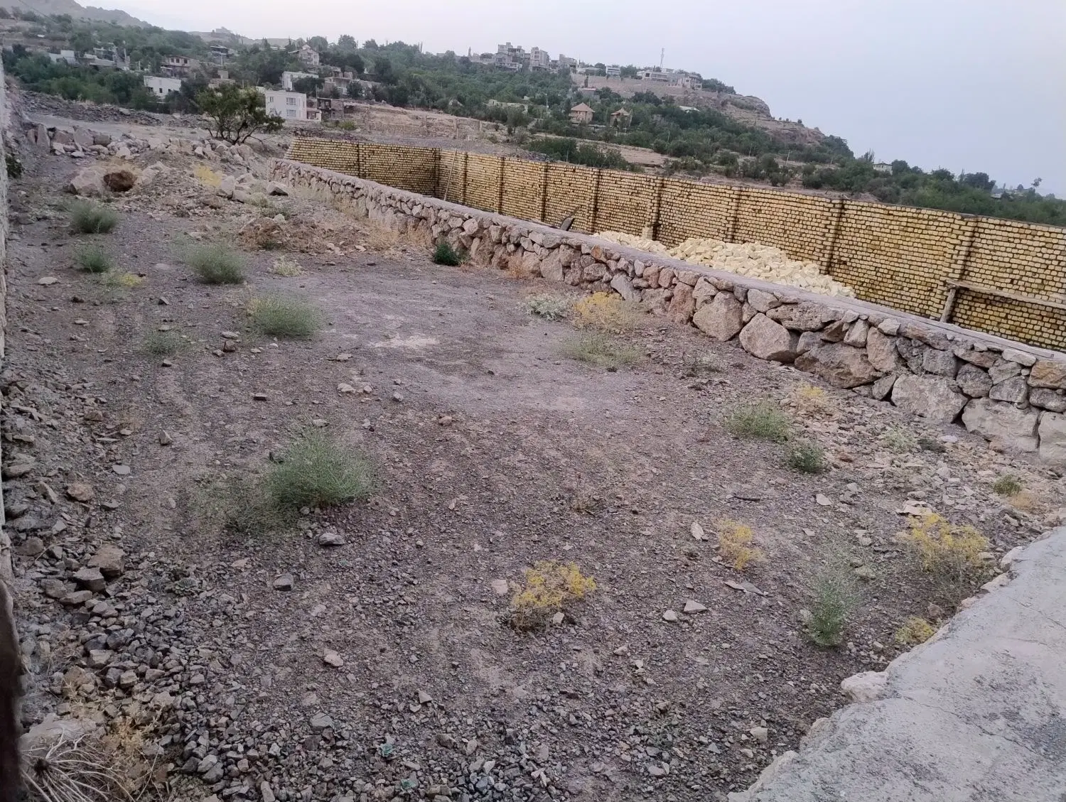زمین نیاسر