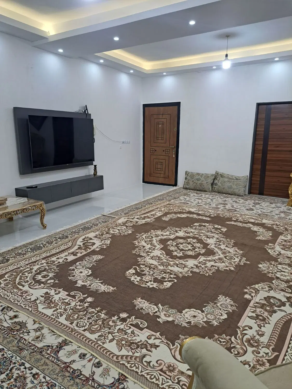 دوطبقه خانه بسیار شیک و بروز