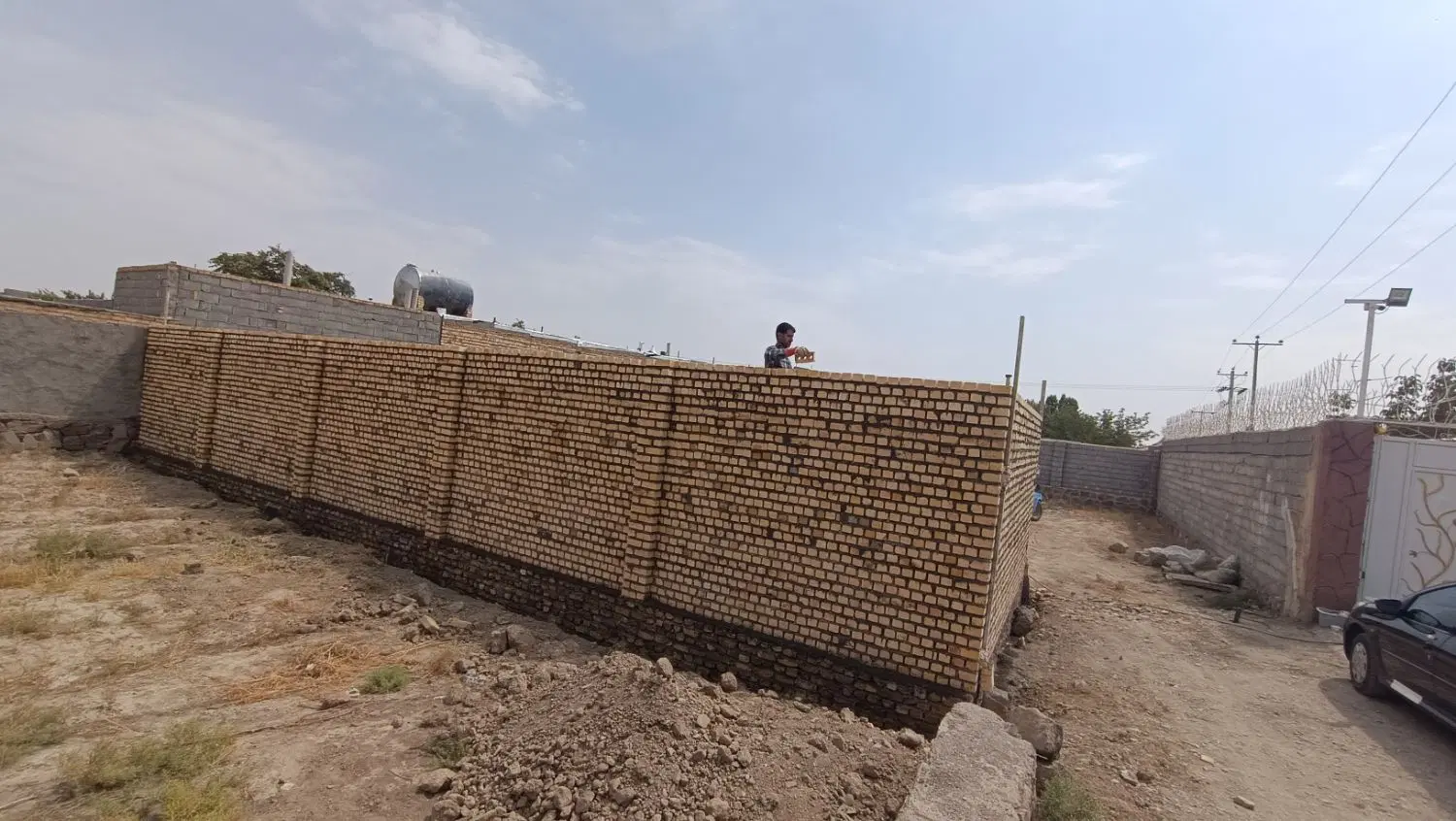 زمین مناسب باغ و ویلا دور دیوار 500 متری