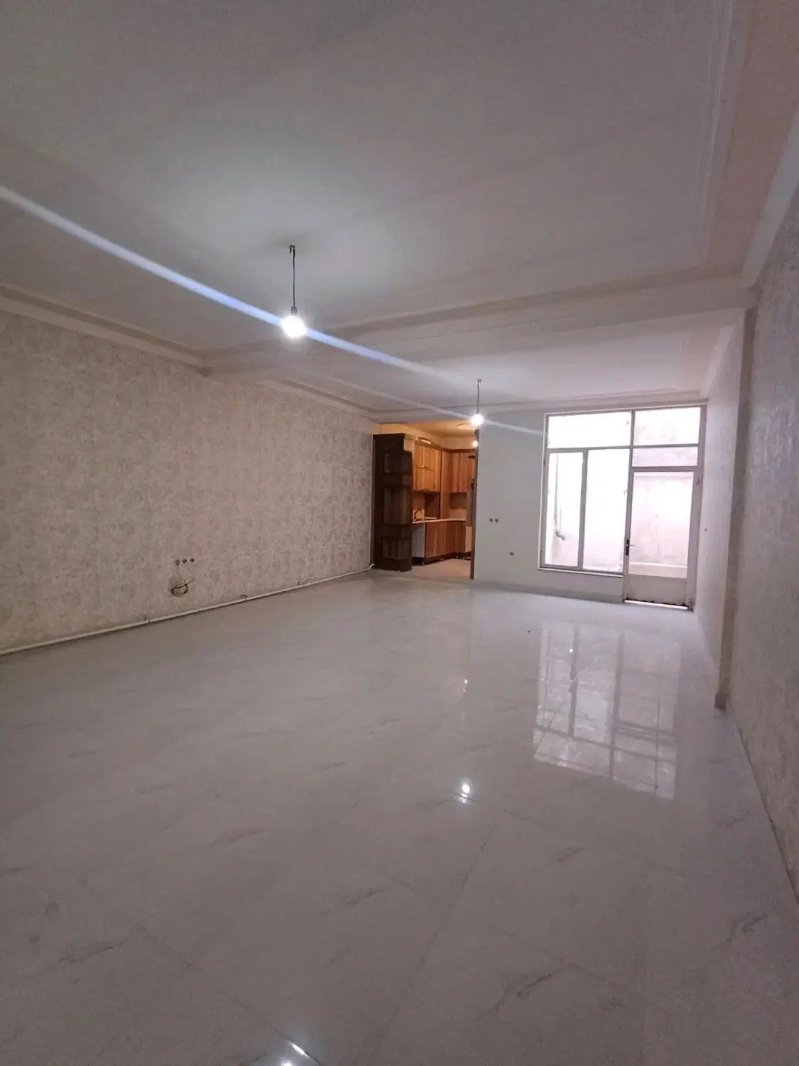 حیاط۸۵مترنوسازتیراهن در بهار حکم ابادسند۶دانگ