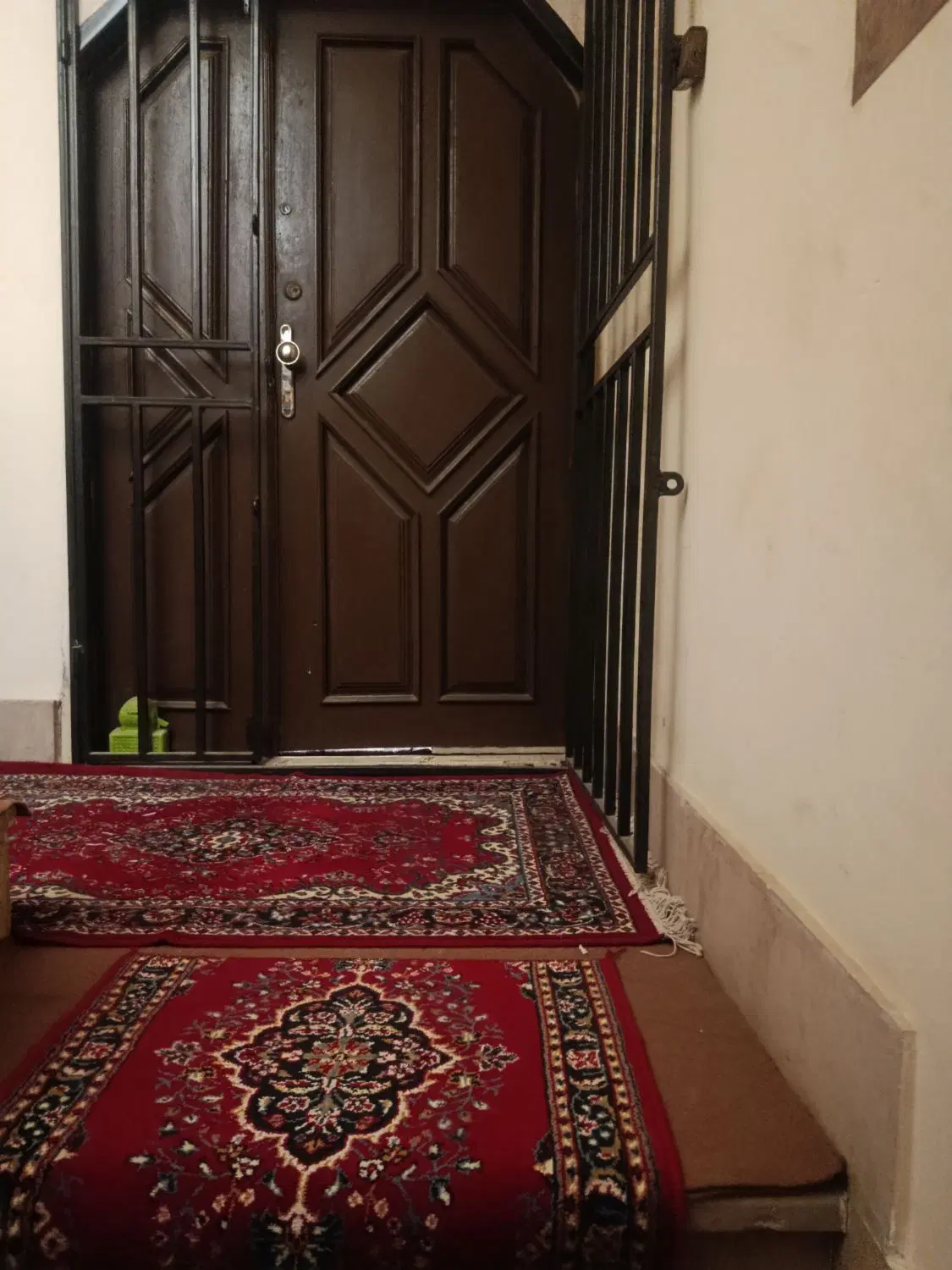 ۱۲۵متر تک خواب ،۹۰متر زیر بنا،۳۰متر صحن حیاط