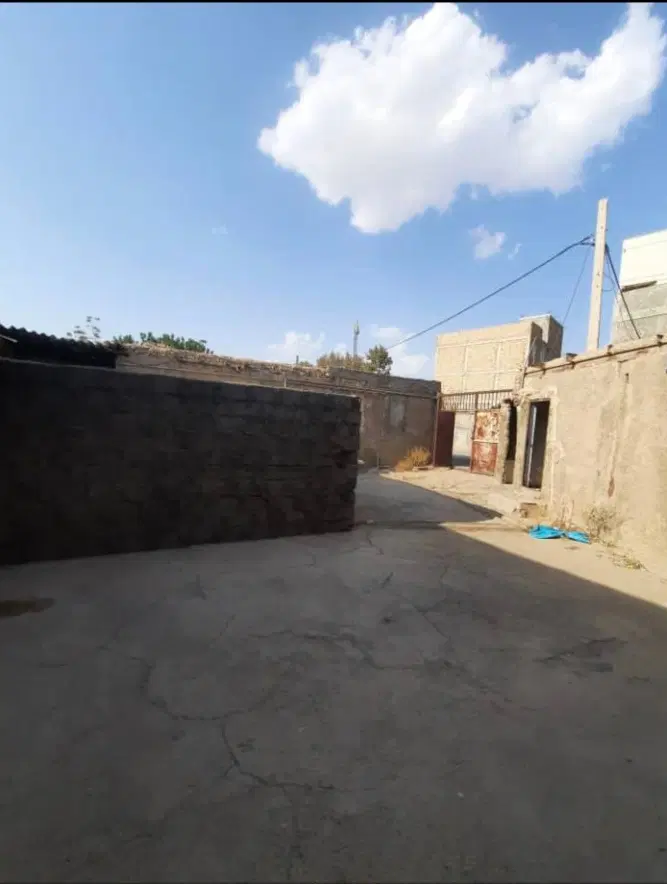 کارگاهی ۴۰۰ متر ۱۵۰متر بنا با اتاقک سرایداری