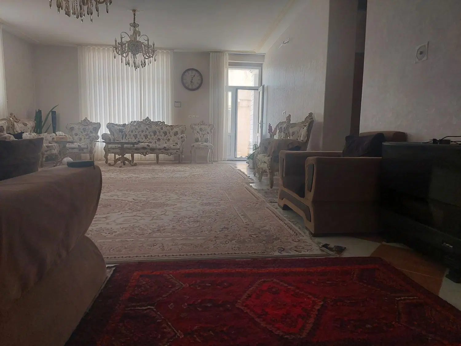 یک دستگاه واحد طبقه دوم
