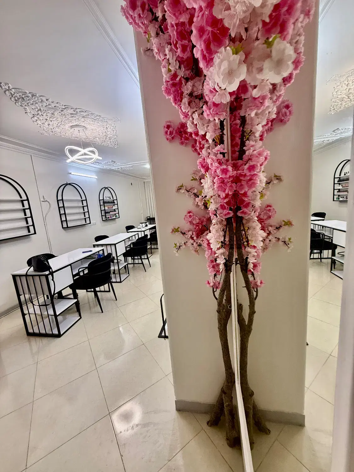 اجاره میز ناخن و تخت مژه