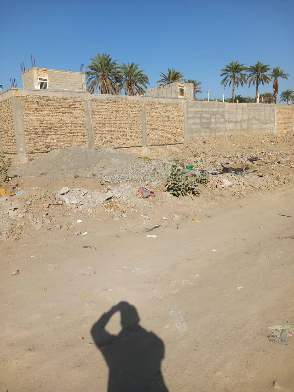 زمین فروشی